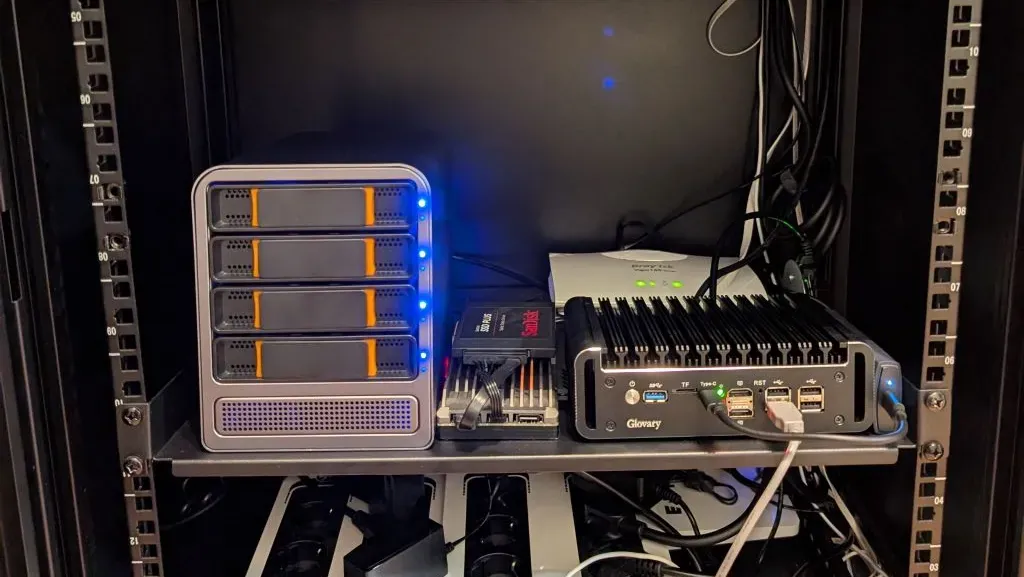 Netzwerk-Hardware im Rack